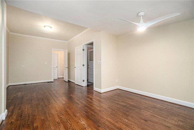 Building Photo - 2378 Glenwood Dr NE