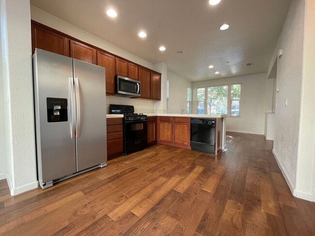 Building Photo - Two Story Home w/ Fridge Included, Attache...