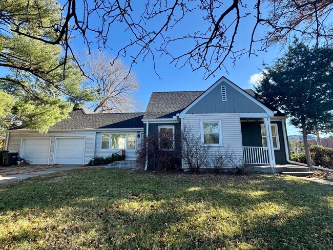 Primary Photo - UPDATED 3 bed, 2 1/2 bath in central Lincoln