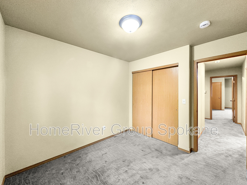 Building Photo - 2714 N Fox Rd