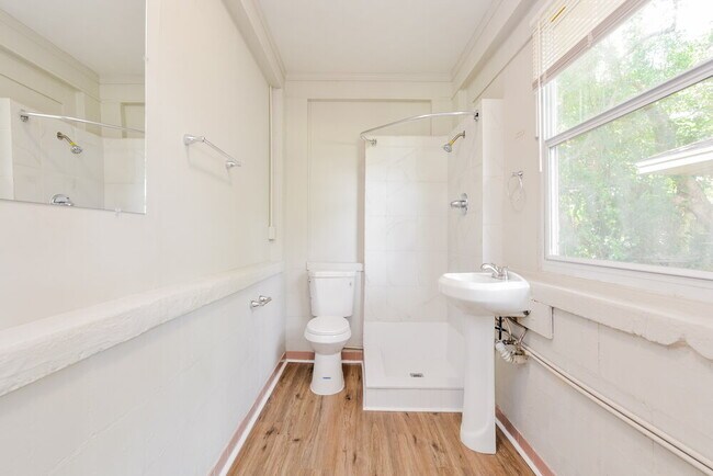 Building Photo - 321 W Dicie Ave