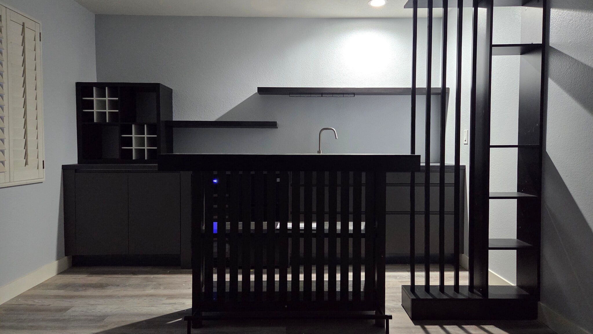 Bar - 21620 Burbank Blvd