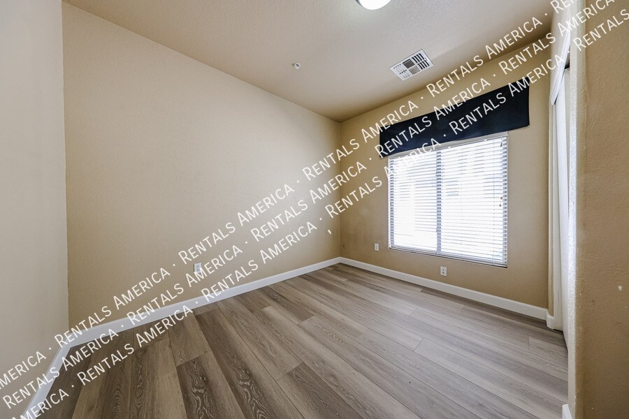 Building Photo - 2401 E Rio Salado Pkwy