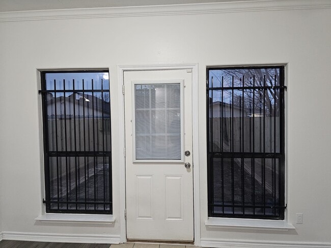 Building Photo - 4611 Briscoe St