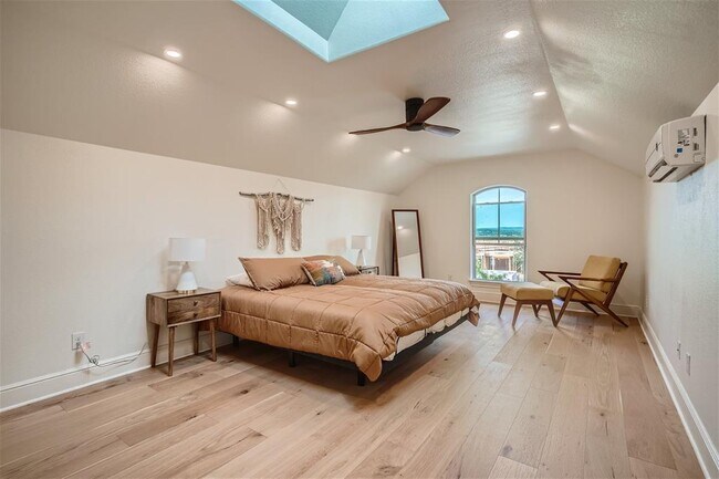 Building Photo - 21825 Briarcliff Dr