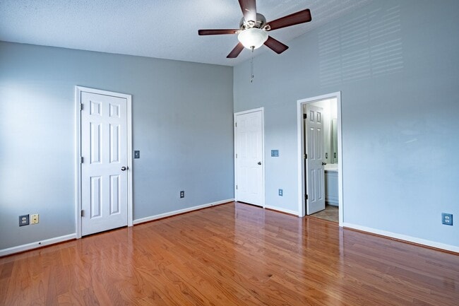 Building Photo - Private 2BR Townhome with Two En-Suite Bathrooms