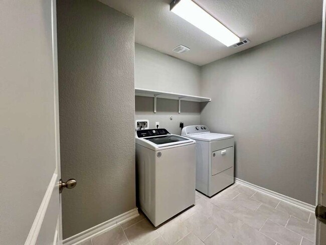 Building Photo - 13510 Whisper Bnd