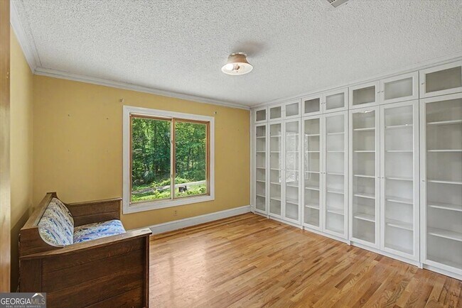 Building Photo - 269 W Hermitage Rd NE