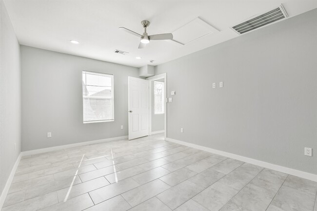 Building Photo - 4323 Ave N Ursuline St