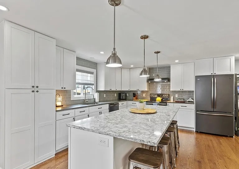 Building Photo - 7597 Manor Ln