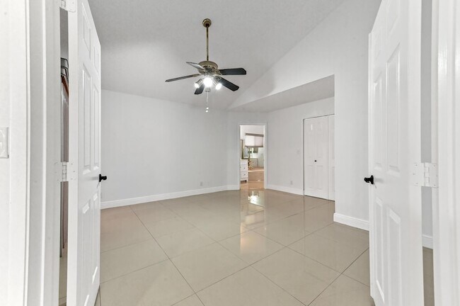 Building Photo - 5421 Helene Cir