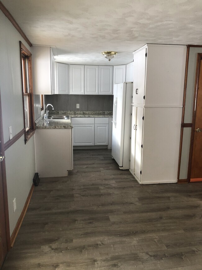 Building Photo - 27489 US-62