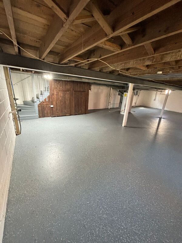 Building Photo - 6849 Roberts Ave