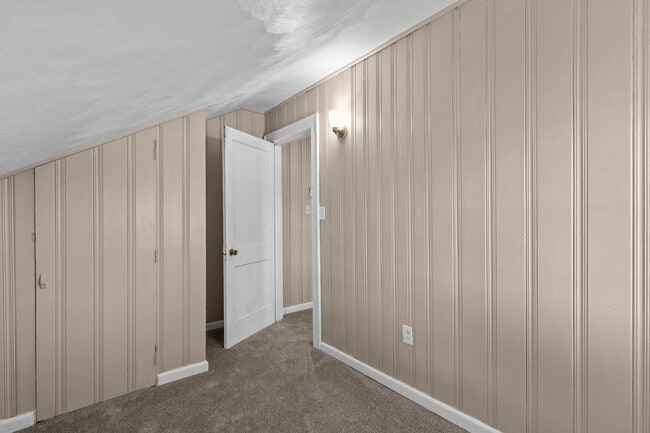 Building Photo - 1628 Bradford Terrace