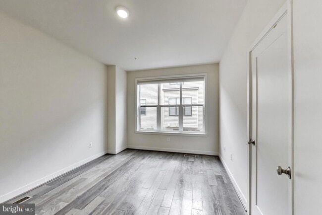 Building Photo - 16616 Crabbs Branch Way