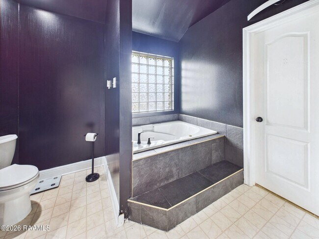 Building Photo - 430 Planters Row