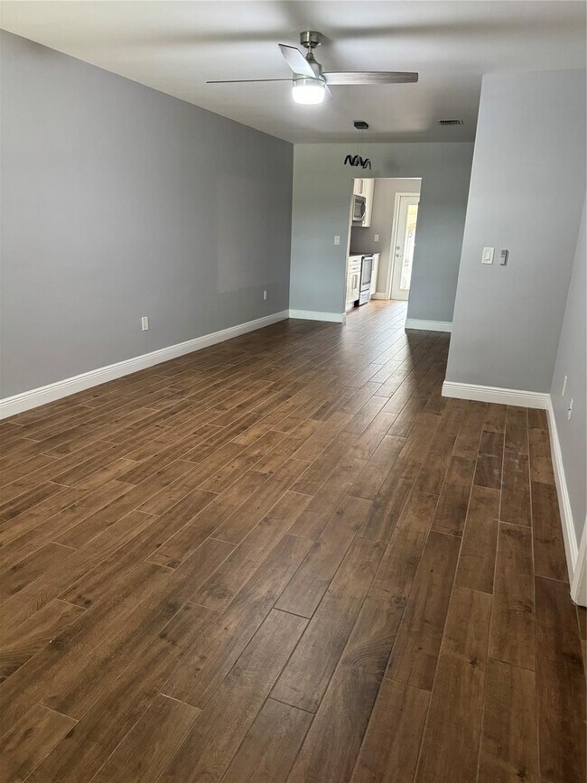 Building Photo - 315 SE 23rd Ave