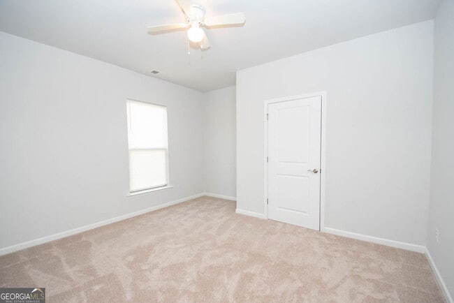 Building Photo - 147 Soundview Trce