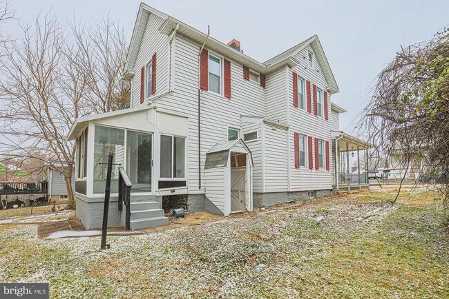 Building Photo - 9 Glenmore Ave