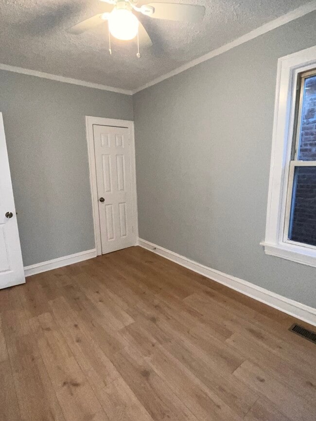 Building Photo - 8728 S Honore St