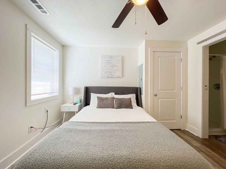 Building Photo - 401 Cedar Lane Rd