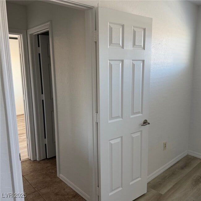 Building Photo - 6842 Feral Dove St