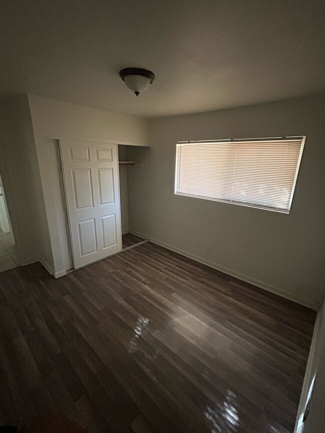 Building Photo - Triplex