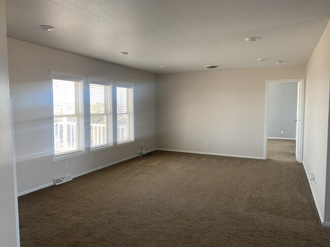 Building Photo - 3838 Sunny Glen Ln