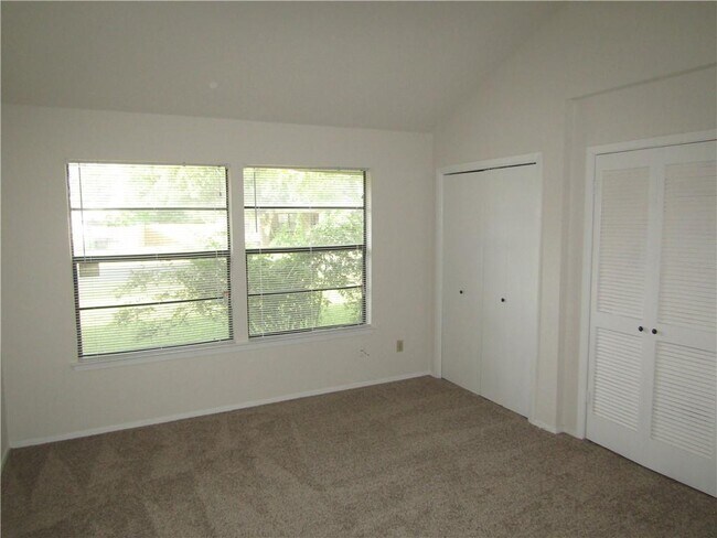 Building Photo - 405 Arrow Head