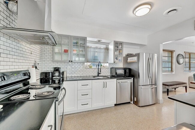 Building Photo - 1246 Johnson St