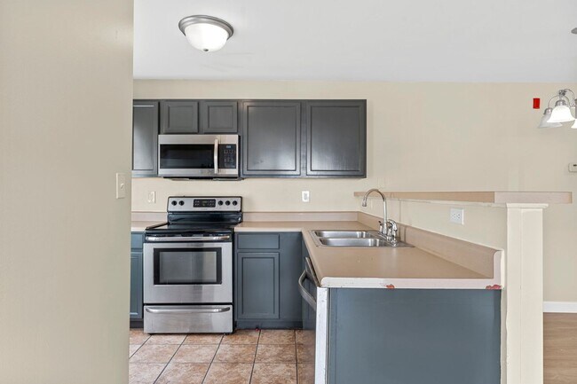 Building Photo - Spacious 2-Bed, 2-Bath Condo