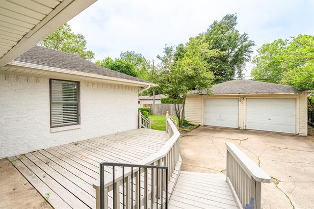 Building Photo - 9203 Livenshire Dr