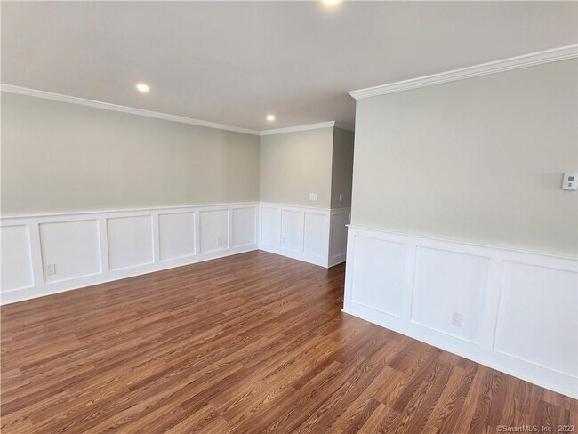 Building Photo - 120 Downing St