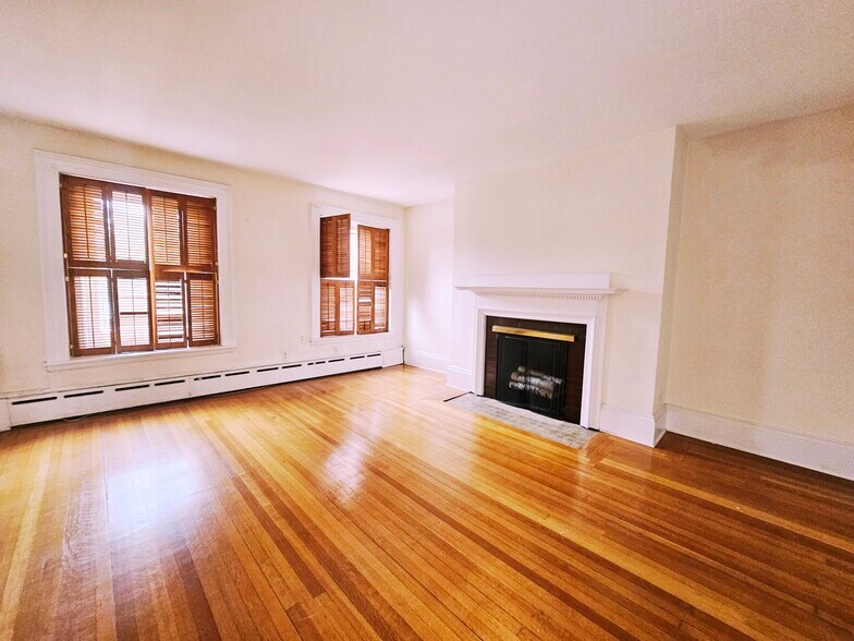 Building Photo - 1712 Beacon St