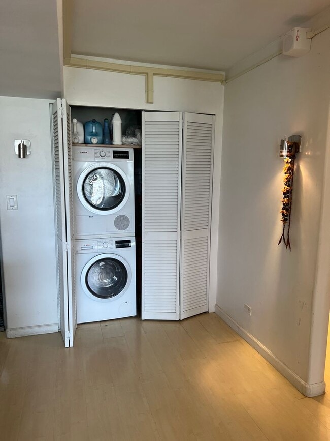 Building Photo - FURNISHED One Bedroom at the Marco Polo