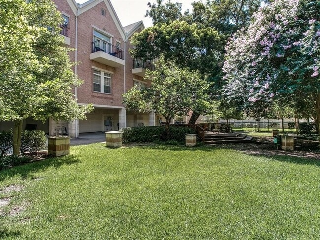 Building Photo - 2331 Worthington St