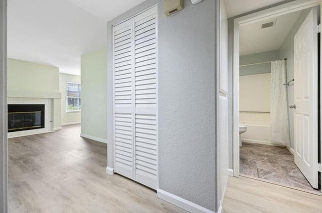 Building Photo - Remodeled 2BD Condo in the Heart of Old Poway