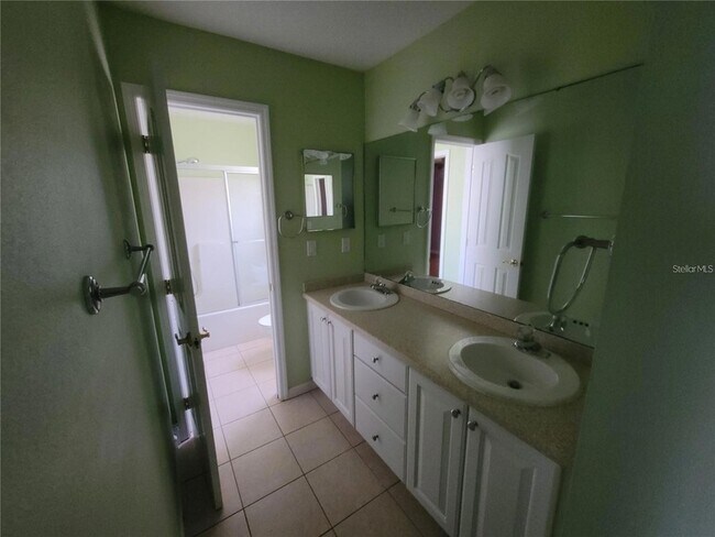 Building Photo - 1785 Grove Ct