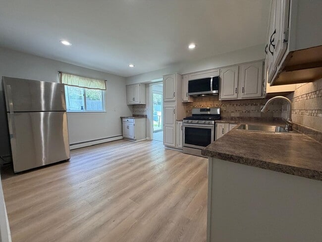 Building Photo - Spacious 5-Bedroom Home with Modern Features