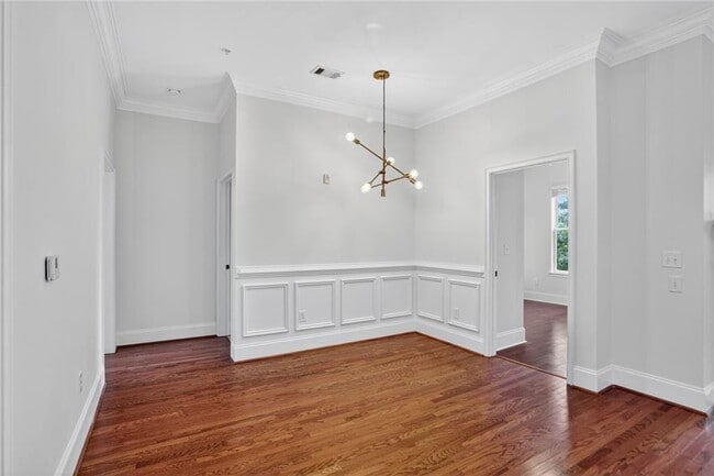 Building Photo - 11 Perimeter Center E