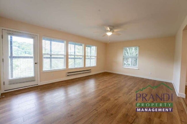 Building Photo - 109A Live Oak Ave