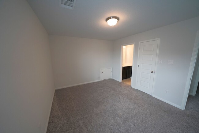 Building Photo - Gorgeous Like-New Home in Asher Place (Sai...