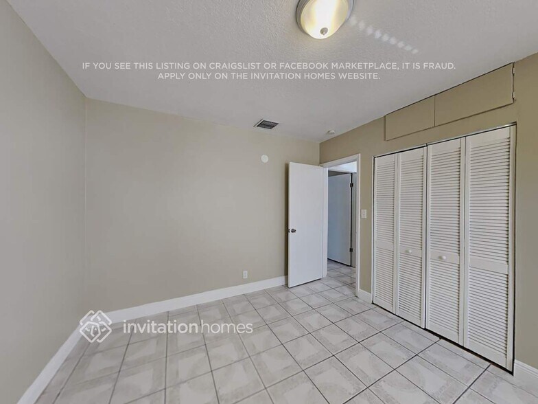 Building Photo - 6435 SW 32nd St