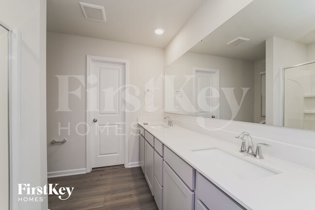 Building Photo - 388 Hollingswood Dr