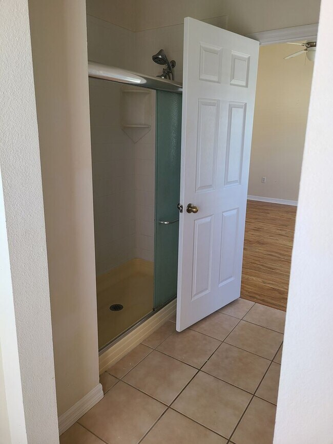 Building Photo - Spacious 3br 2.5ba Townhome in North Saint Petersburg