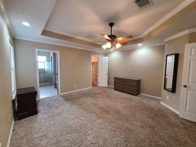 Building Photo - 4631 Bowie Dr