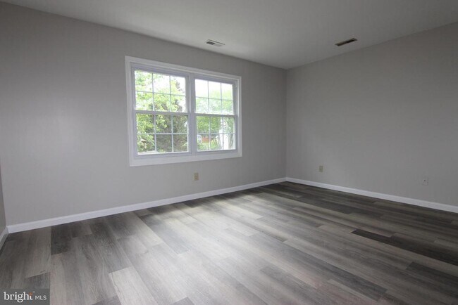 Building Photo - 228 Spring House Ln