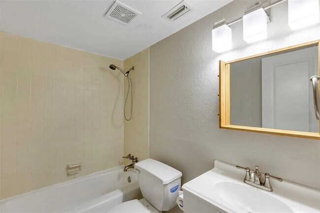 Building Photo - 507 NW 39th Rd