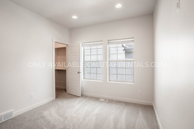 Building Photo - 6459 W Arranmore Dr