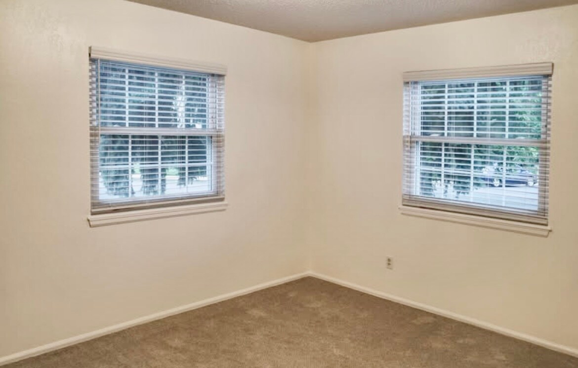 Building Photo - 3250 Oneal Cir